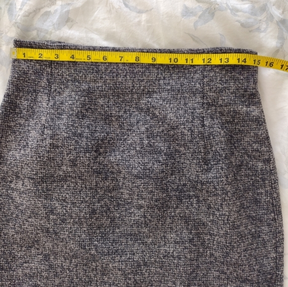MaxMara women's high waisted wool blend pencil skirt. EUC. Size 10 (US). - Picture 8 of 12